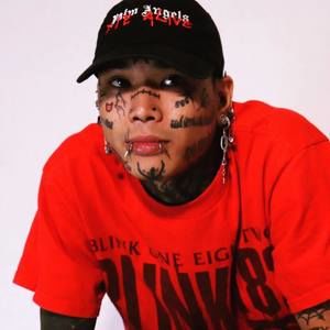 Meet your Posher, Larissa